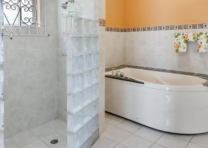 Villa Yanceylargo Estate - Newly Renovated 7br Beautiful Two-story W Gorgeous Mountain View