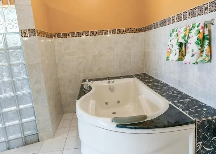 Yanceylargo Estate - Newly Renovated 7br Beautiful Two-story W Gorgeous Mountain View