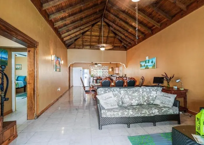 Yanceylargo Estate - Newly Renovated 7br Beautiful Two-story W Gorgeous Mountain View *