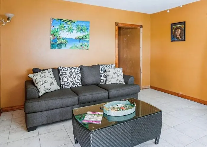 Yanceylargo Estate - Newly Renovated 7br Beautiful Two-story W Gorgeous Mountain View * Montego Bay