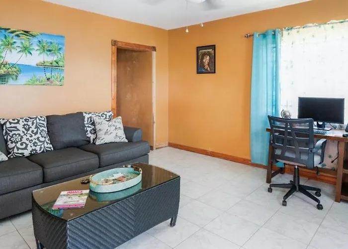 Yanceylargo Estate - Newly Renovated 7br Beautiful Two-story W Gorgeous Mountain View * Montego Bay