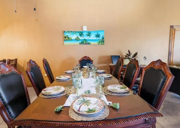 Yanceylargo Estate - Newly Renovated 7br Beautiful Two-story W Gorgeous Mountain View * Montego Bay
