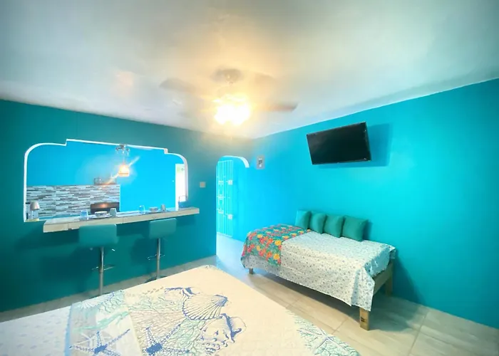 Villa Yanceylargo Estate - Newly Renovated 7br Beautiful Two-story W Gorgeous Mountain View Montego Bay