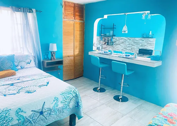 Yanceylargo Estate - Newly Renovated 7br Beautiful Two-story W Gorgeous Mountain View Montego Bay